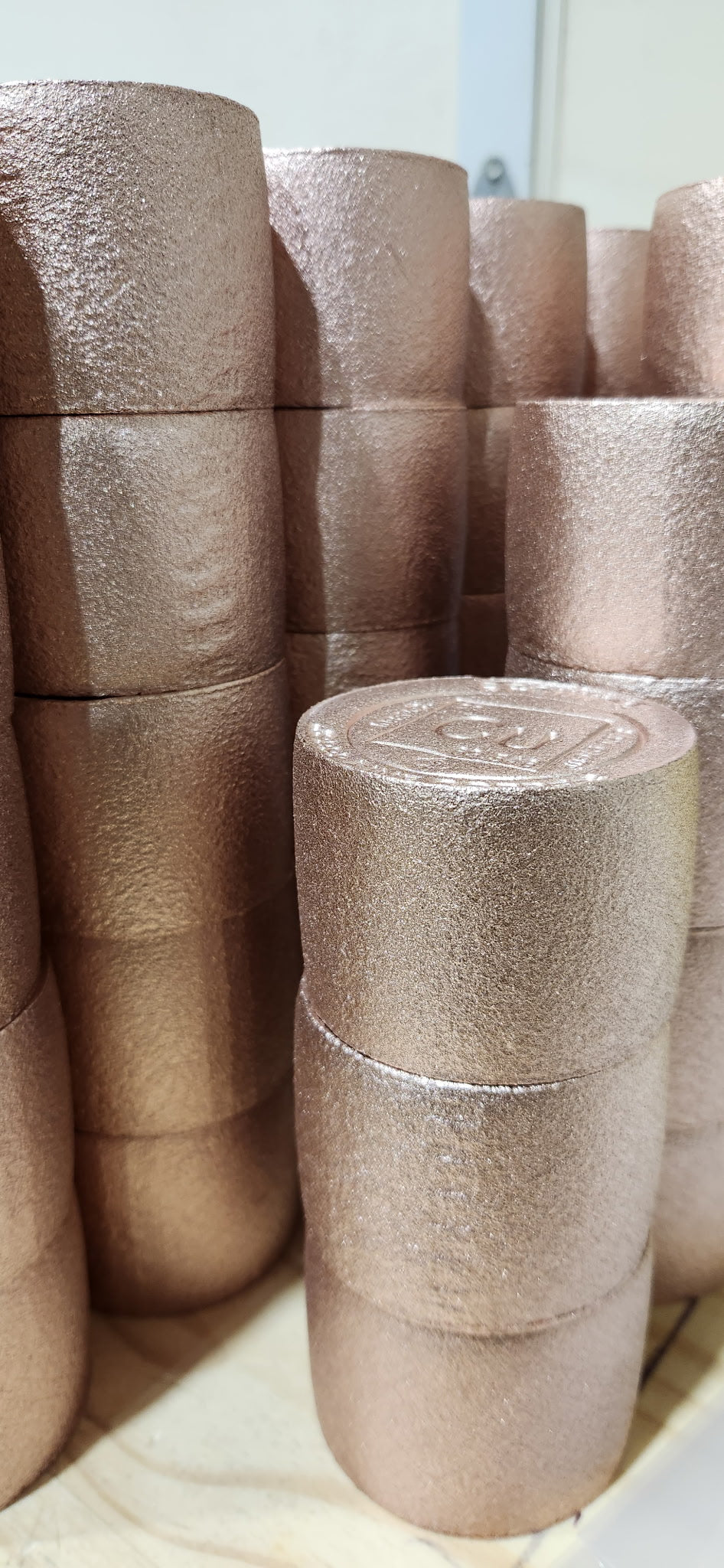 Solid 5 pound .999 fine copper cylinder bar with smooth polished finish stamped

High-purity 5 lb .999 fine copper cylinder for casting, collecting, or investment

5 pound .999 fine copper cylinder made from high-purity copper with a clean, solid cylindrical shape and smooth surface